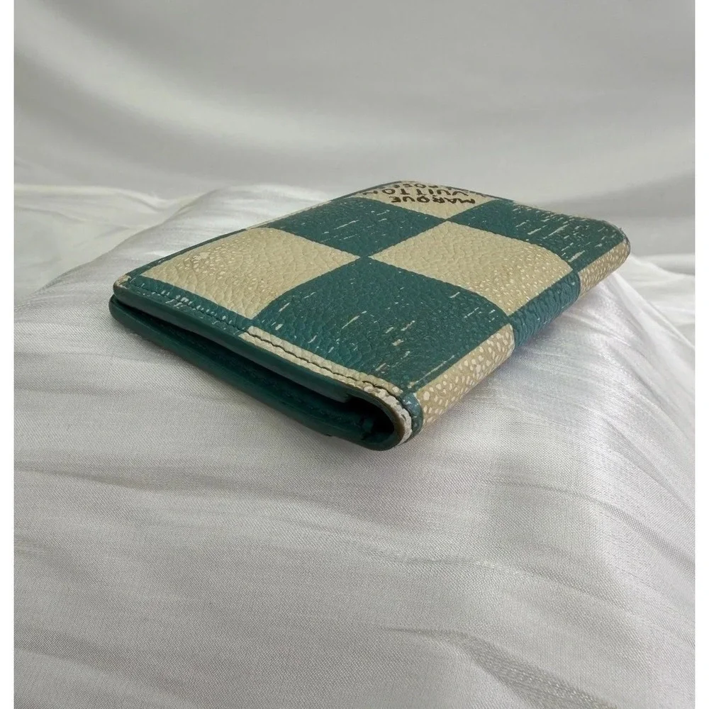 Louis Vuitton very good